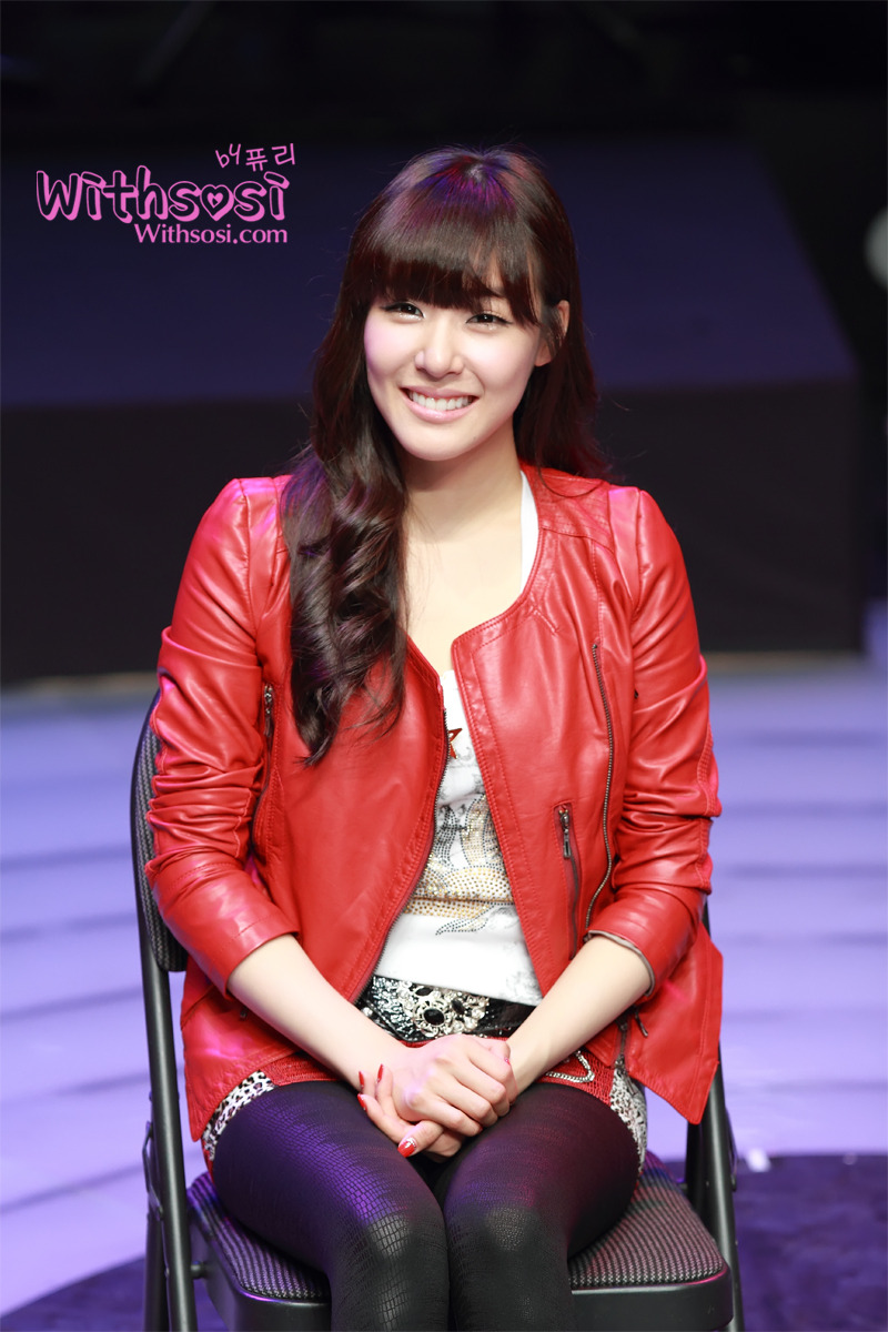 [PIC][23-01-2012]HÌNH ẢNH CỦA TIFFANY TRONG VỞ "FAME"  - Page 2 111882434EBA81214D667E