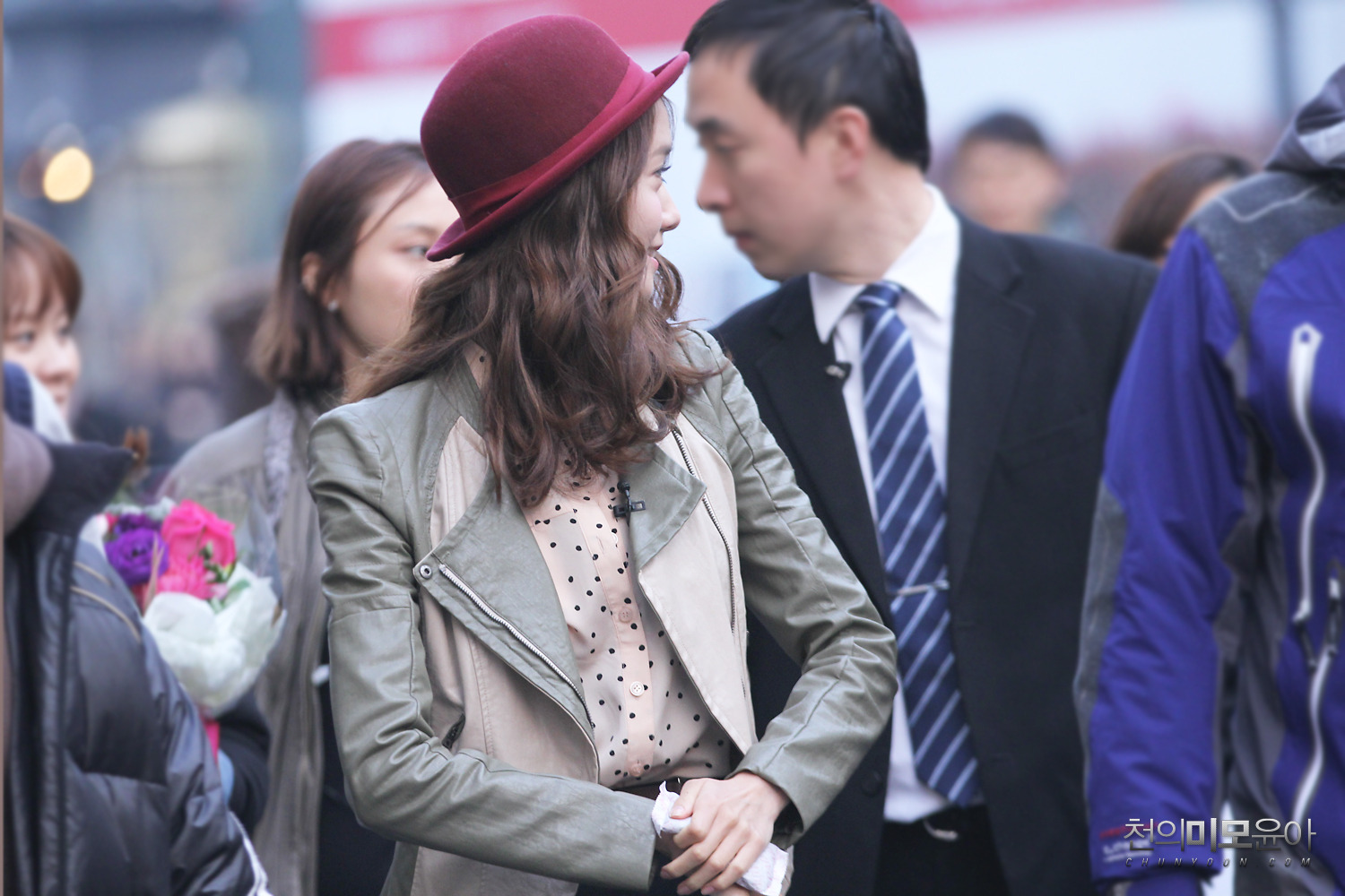 [OTHER][31-12-2011]YoonA tại trường quay của bộ phim " Love Rain " - Page 21 134FD74B4F7F1F0623A707