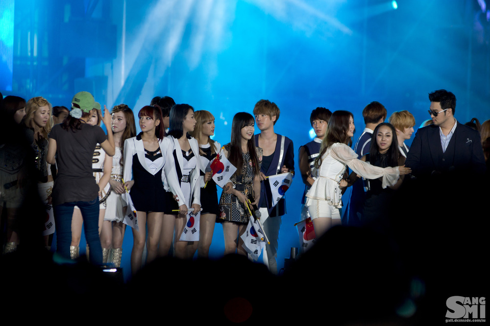 [PIC][25-08-2012]Hình ảnh mới nhất từ Concert "14th Korea-China Music Festival in Yeosu" của SNSD - Page 4 1738F6405039BE772365BD