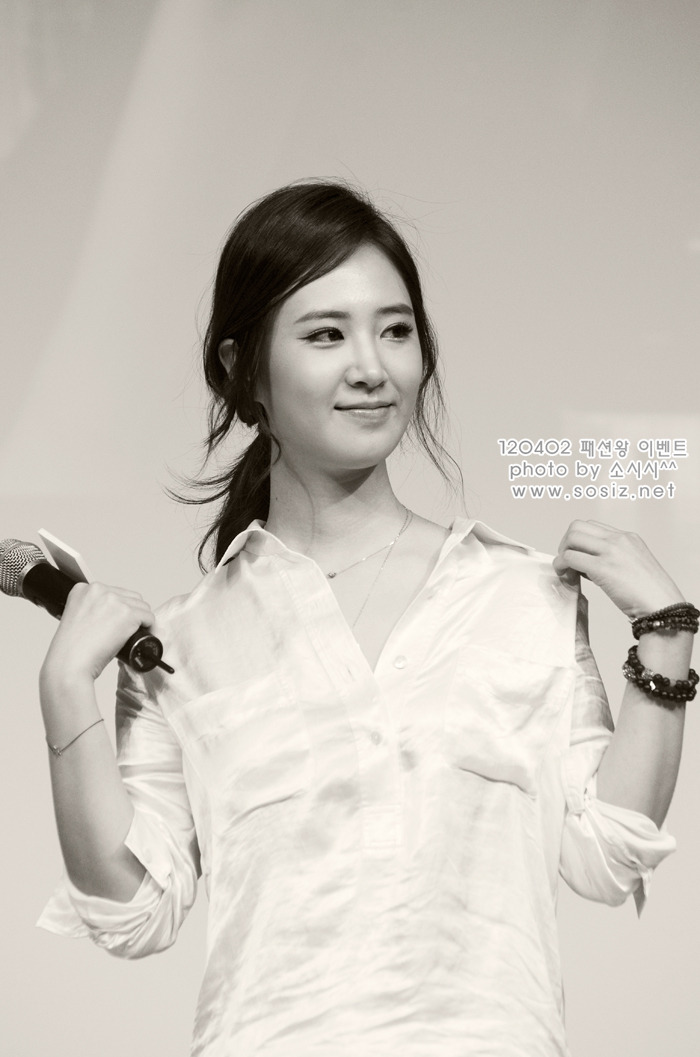 [OTHER][15-01-2012]Yuri tại trường quay của bộ phim "Fashion King" - Page 23 175128384F7C787A19D4E9