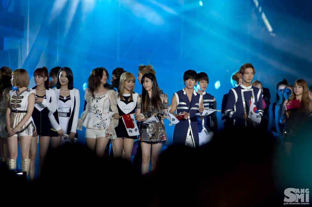 [PIC][25-08-2012]Hình ảnh mới nhất từ Concert "14th Korea-China Music Festival in Yeosu" của SNSD - Page 4 1838B4465039BE5A0B84FB