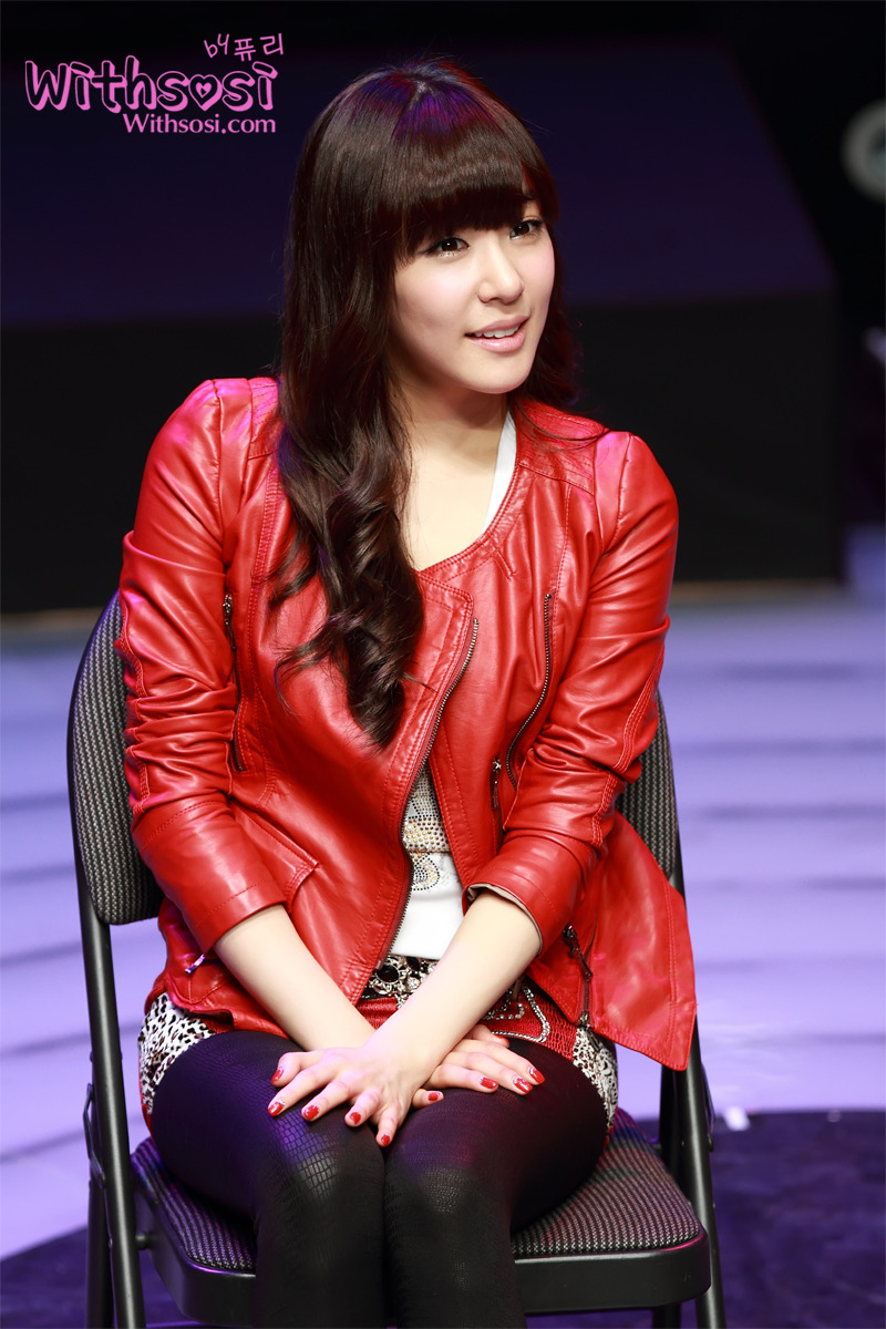 [PIC][23-01-2012]HÌNH ẢNH CỦA TIFFANY TRONG VỞ "FAME"  - Page 2 1920B2414EBA816A3B3E14