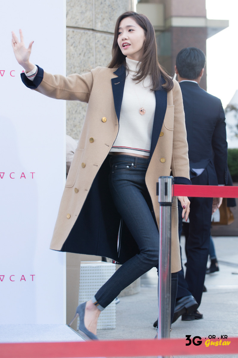 [PIC][24-10-2015]YoonA tham dự buổi fansign cho thương hiệu "LOVCAT" vào chiều nay - Page 3 2201D83A562CDBF628FD4A
