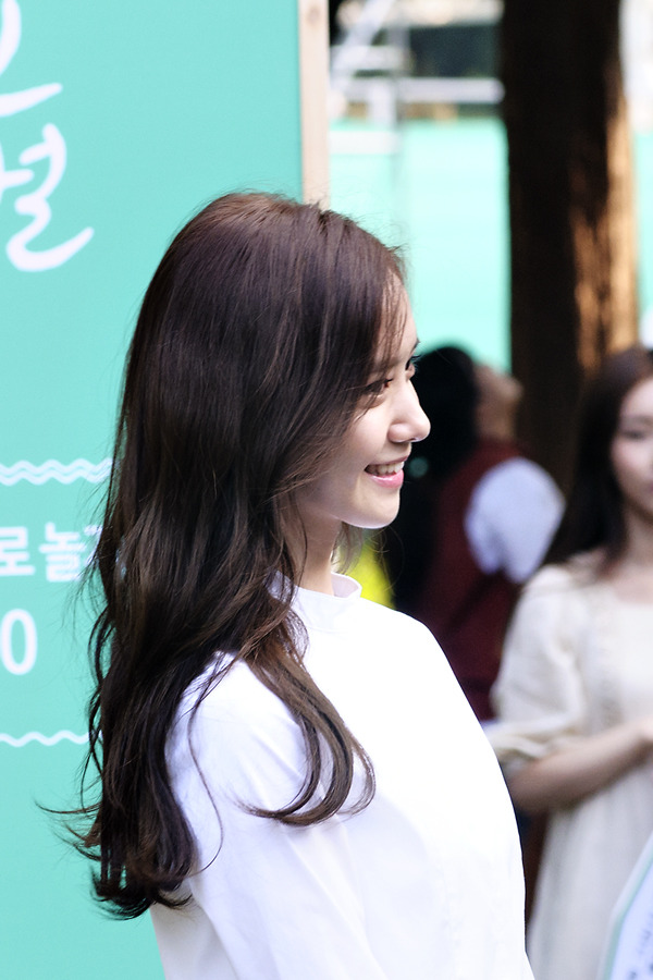 [PIC][27-09-2014]YoonA tham dự sự kiện “Innisfree PLAY GREEN Festival 2014” tại Seocho Culture & Arts Park vào chiều nay 2250F436542733D827D06F