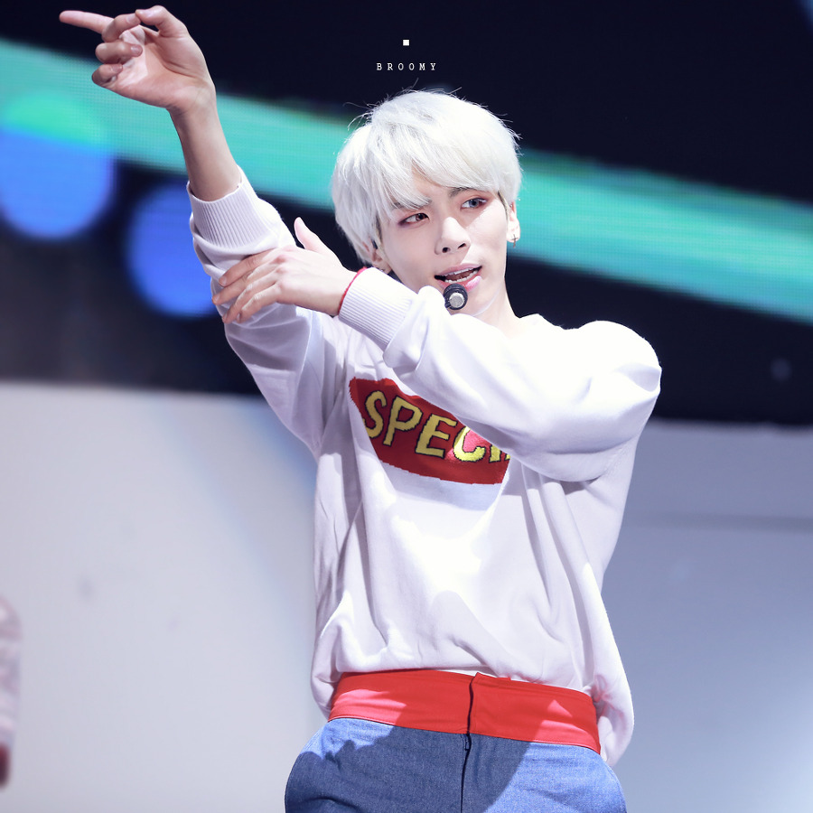  150528 Jonghyun @ Samsung - Play the Challenge. 23315F4C5569DB163AF0D7