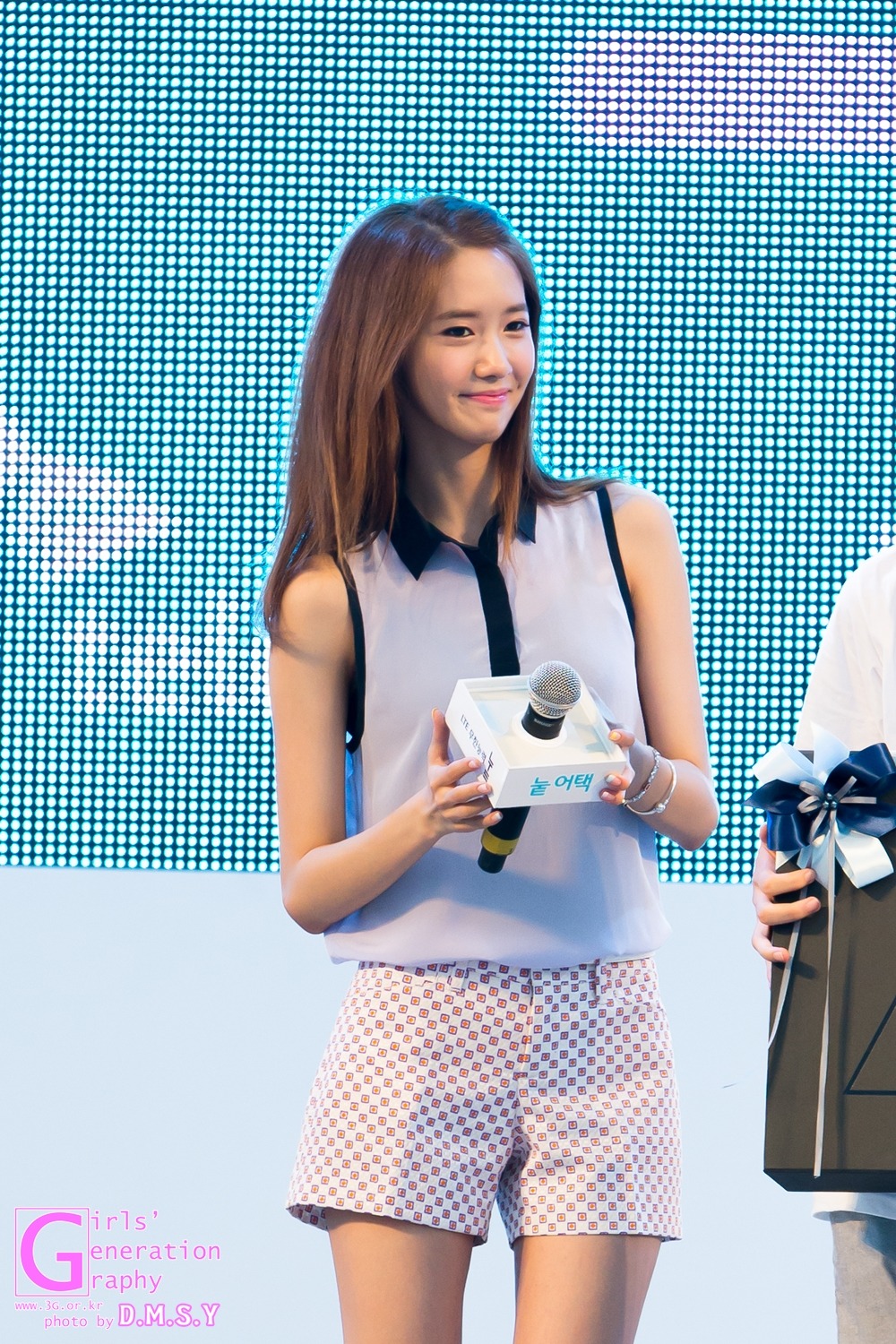 [PIC][29-07-2013]YoonA xuất hiện tại sự kiện SKT ở "Changwon Mechanical High School" cùng SHINee MinHo vào chiều nay  - Page 2 233FFA43521D725B24B74C