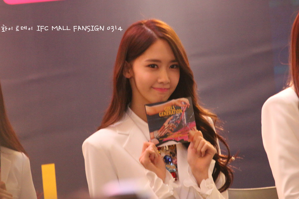 [PIC][14-03-2014]SNSD xuất hiện tại buổi fansign cho "Mr.Mr." vào tối nay  - Page 8 235308415329B539336EAC