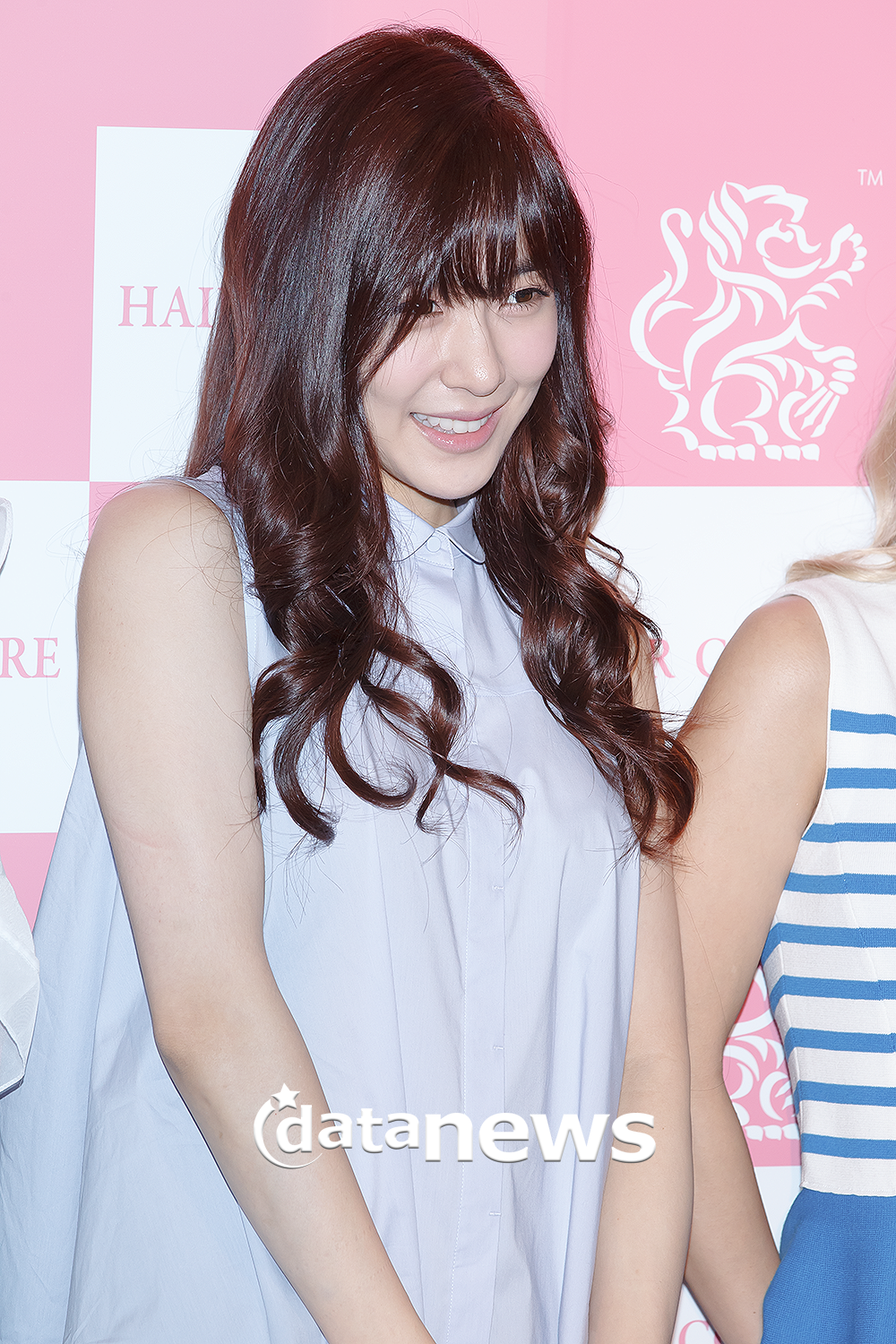 [PIC][26-07-2013]Tiffany - TaeYoen - SeoHyun và HyoYeon xuất hiện tại buổi fansign cho "Hair Couture" vào chiều nay 2358C13D51F6702B15FDD5