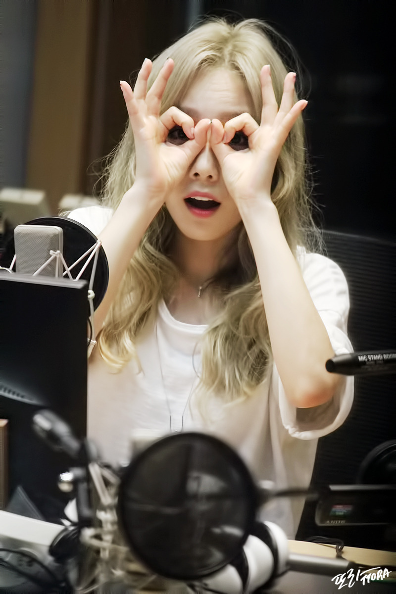 [OTHER][06-02-2015]Hình ảnh mới nhất từ DJ Sunny tại Radio MBC FM4U - "FM Date" - Page 31 2424EC4A5645C73512A78A