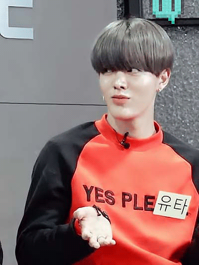 GIFS YUYU BB ♥ (imagine being this hot, cant relate))  2463EA4958779097052719