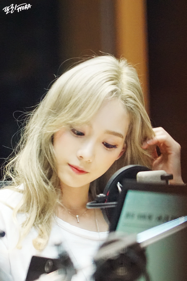 [OTHER][06-02-2015]Hình ảnh mới nhất từ DJ Sunny tại Radio MBC FM4U - "FM Date" - Page 31 2516F54E5645C62F316FAF
