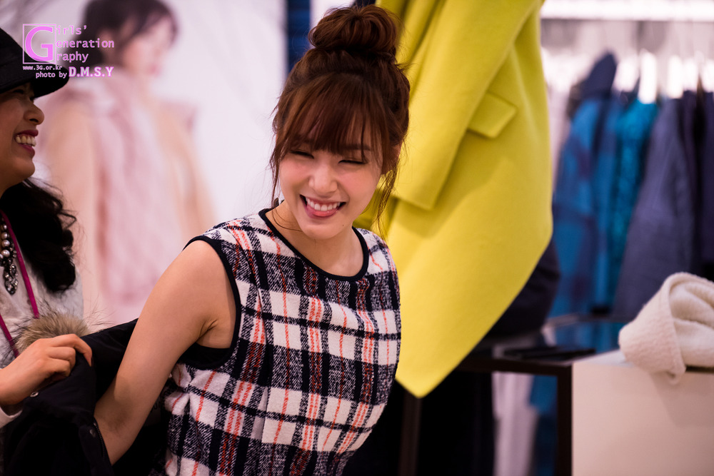 [PIC][28-11-2013]Tiffany ghé thăm cửa hàng "QUA" ở Hyundai Department Store vào trưa nay 255D4836529744D70E9222