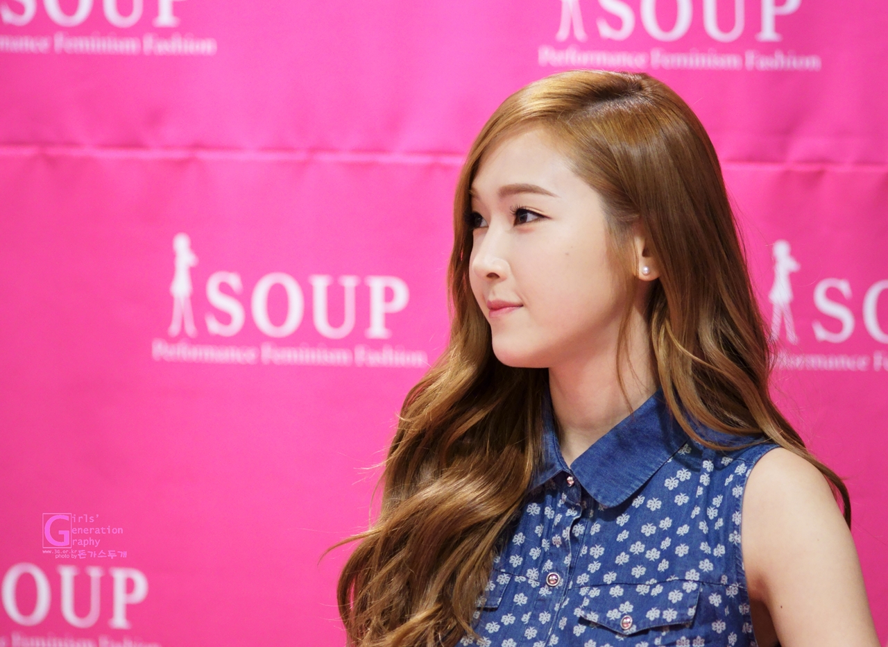 [PIC][14-06-2014]Jessica tham dự buổi fansign lần 2 cho thương hiệu "SOUP" vào trưa nay 2577DF3E539CF91C2C0942