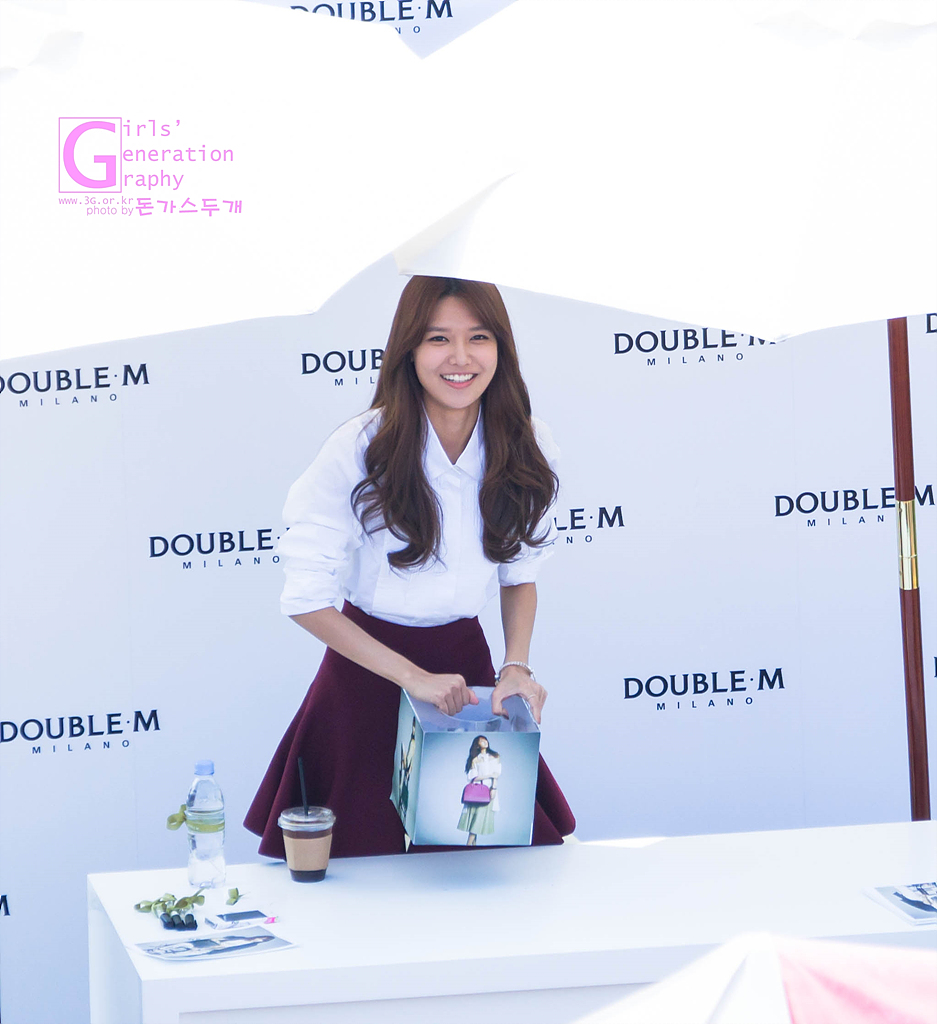 [PIC][08-09-2013]SooYoung xuất hiện tại buổi fansign thứ 4 cho thương hiệu "Double M" vào trưa nay   263C9C45522C8F6B1C33B5