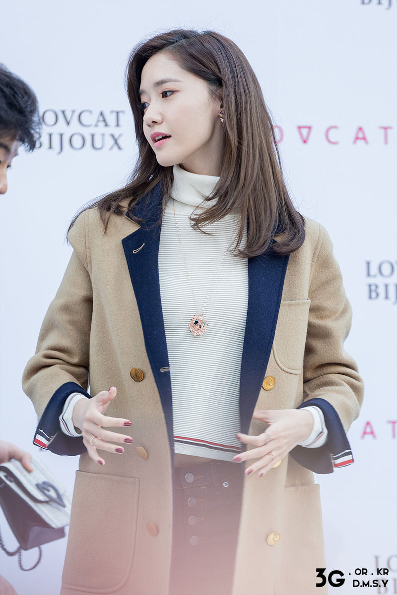 [PIC][24-10-2015]YoonA tham dự buổi fansign cho thương hiệu "LOVCAT" vào chiều nay - Page 5 270C693D563840031C3F63