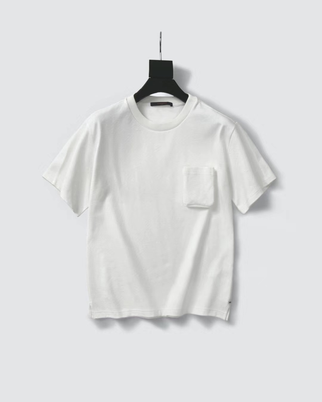 Louis Vuitton 1A5VI2 Signature 3D Pocket Monogram T-Shirt, White, L