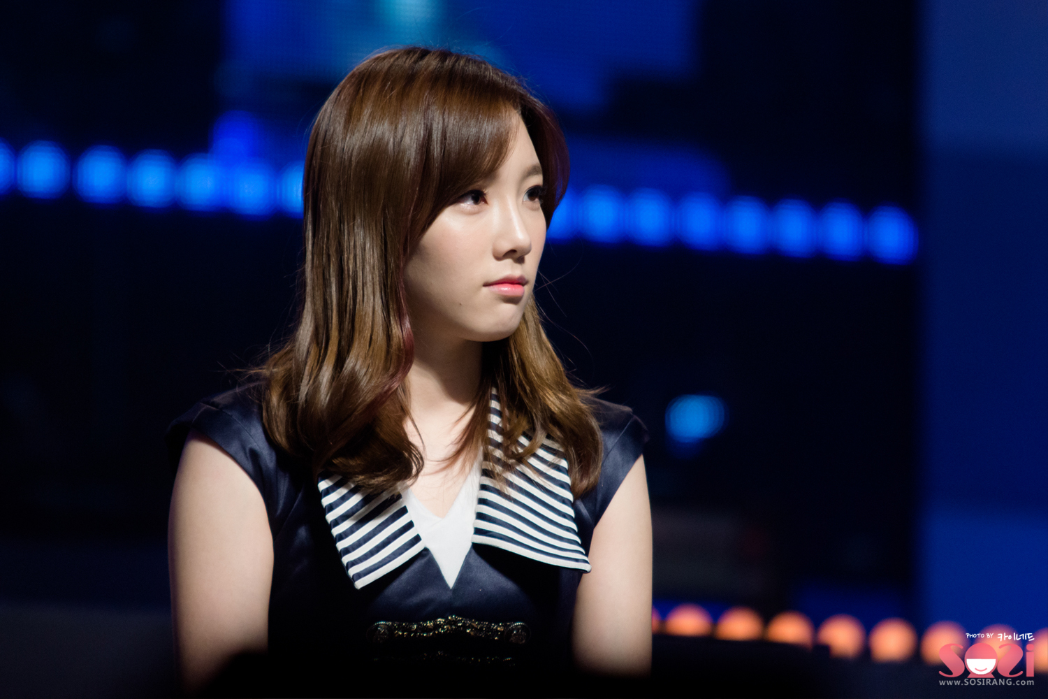 [PIC][01-09-2012]SNSD tại buổi Giao lưu và Ký tặng cho fan hâm mộ được tổ chức bởi thương hiệu "LOOK" vào chiều nay - Page 25 146FAC4A504B38EC39C123