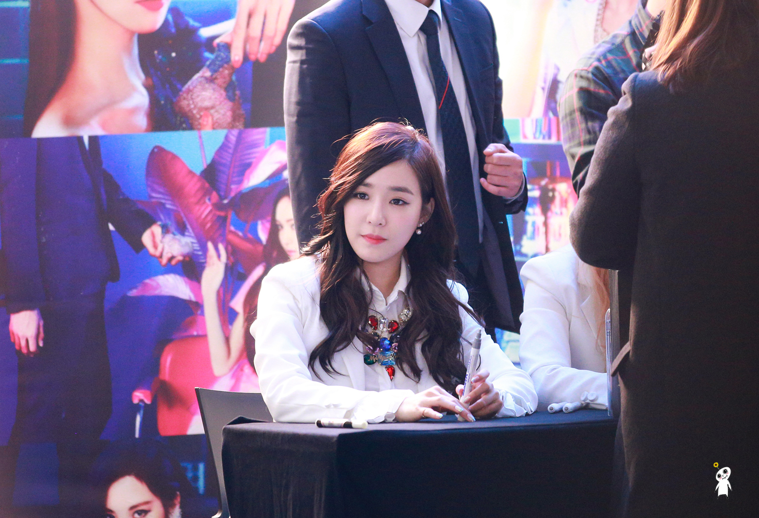 [PIC][14-03-2014]SNSD xuất hiện tại buổi fansign cho "Mr.Mr." vào tối nay  - Page 3 211CED355323E809260191