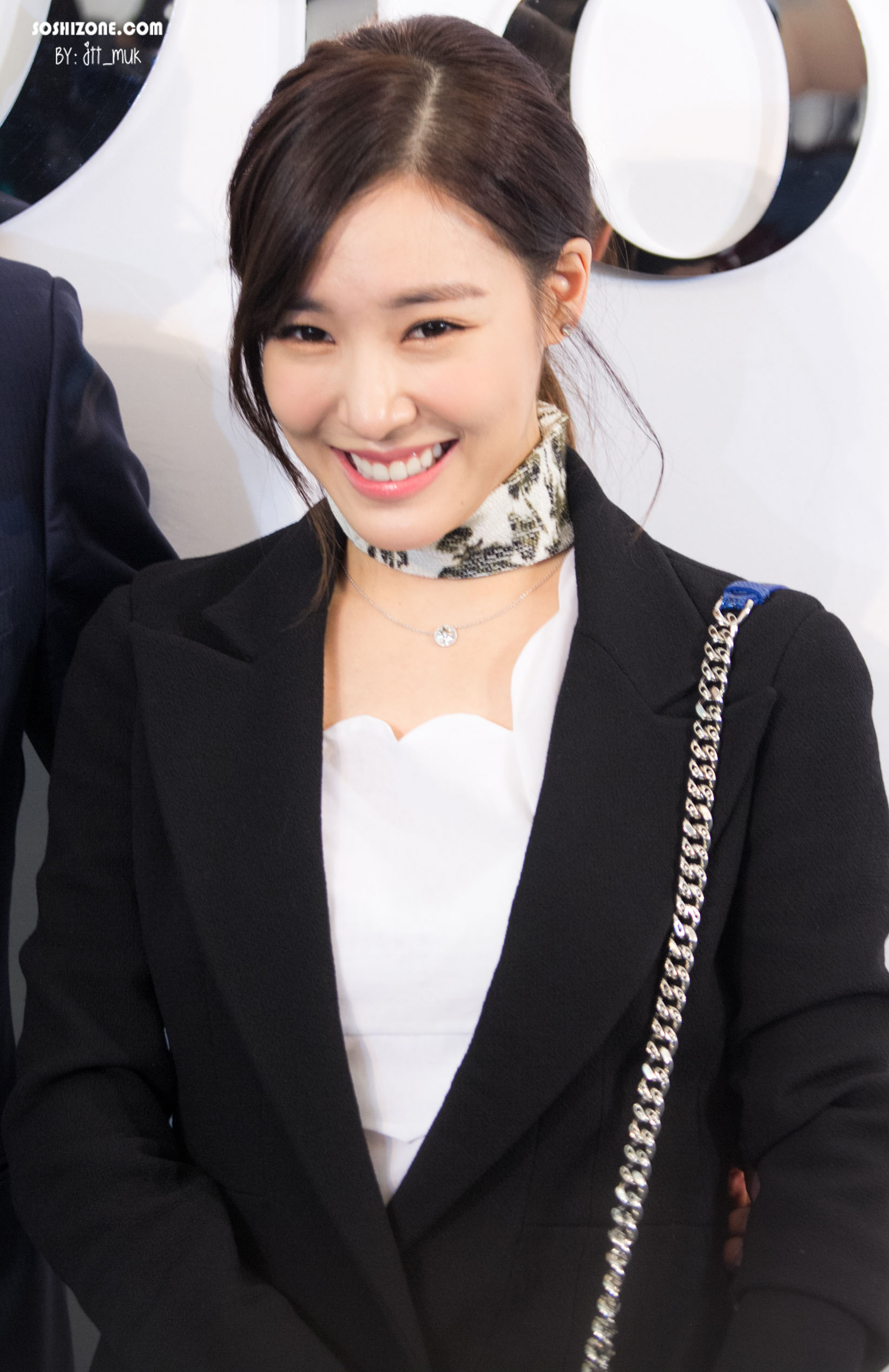 [PIC][17-02-2016]Tiffany khởi hành đi Thái Lan để tham dự sự kiện khai trương chi nhánh của thương hiệu "Christian Dior" vào hôm nay - Page 14 212AEE455728D63502EFE8