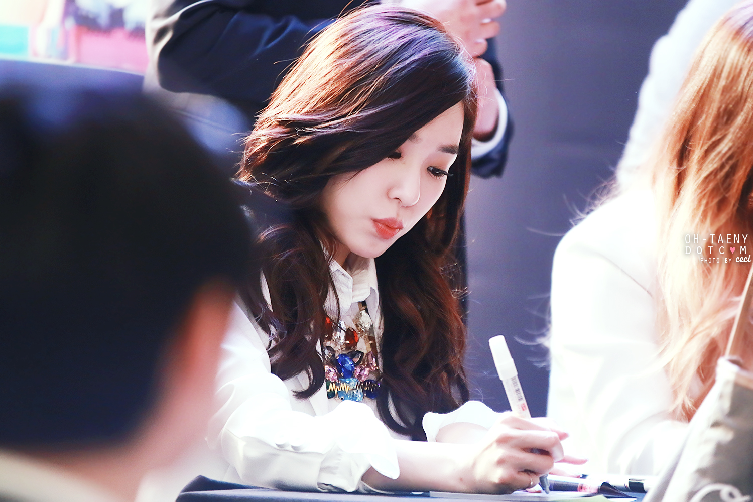 [PIC][14-03-2014]SNSD xuất hiện tại buổi fansign cho "Mr.Mr." vào tối nay  - Page 4 2226DE4653257E3B2BD4EE