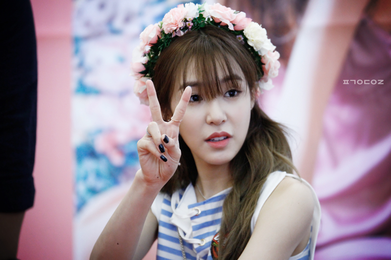 [PIC][06-06-2016]Tiffany tham dự buổi Fansign cho "I Just Wanna Dance" tại Busan vào chiều nay - Page 6 2273E74958BBE64A2E3E26