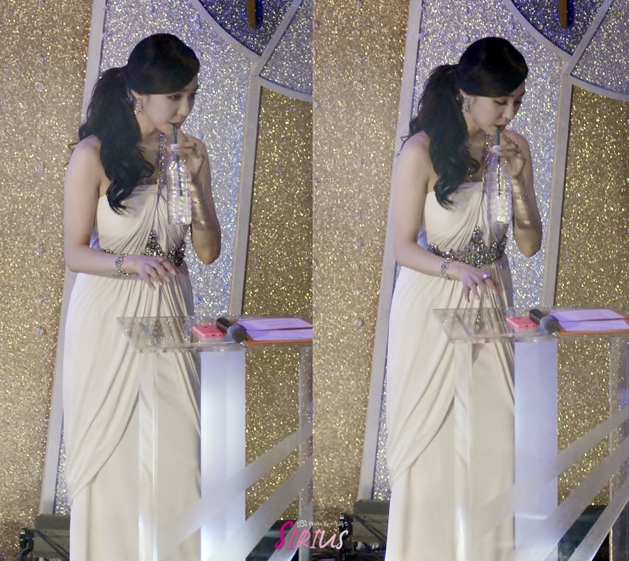 [PIC][16-01-2014]Hình ảnh từ "JTBC 28th Golden Disk Award" của MC TaeYeon và Tiffany vào tối nay + SNSD giành chiến thắng với 2 giải thưởng 261E194D52D805DF1FE77E