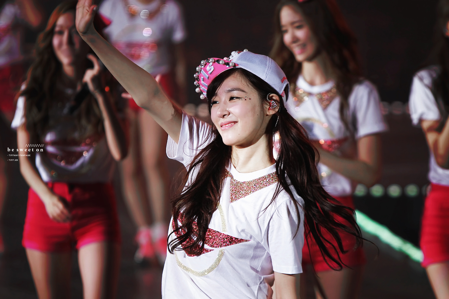 [PIC][08/09-06-2013]Hình ảnh mới nhất từ "2013 Girls' Generation's World Tour – Girls & Peace" tại Seoul, Hàn Quốc trong 2 ngày của SNSD + Selca từ hậu trường Concert của các thành viên và nhiều nghệ sĩ khác - Page 11 261FBD3451B7140E14DBE4