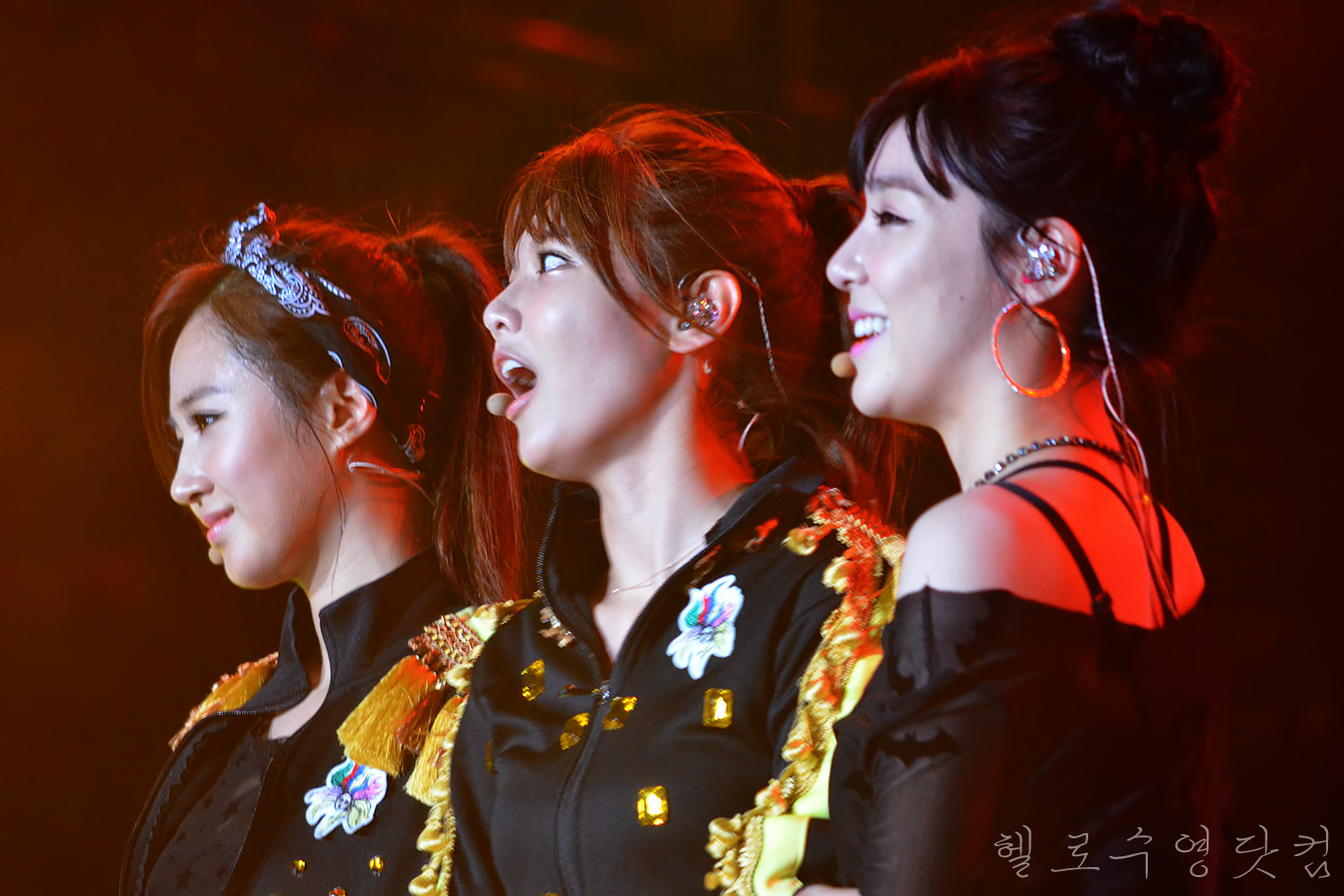 [PIC][29-03-2013]SNSD khởi hành đi Thái Lan để biểu diễn tại "Super Joint Concert" vào chiều nay - Page 10 271DEB46515942D73598B3